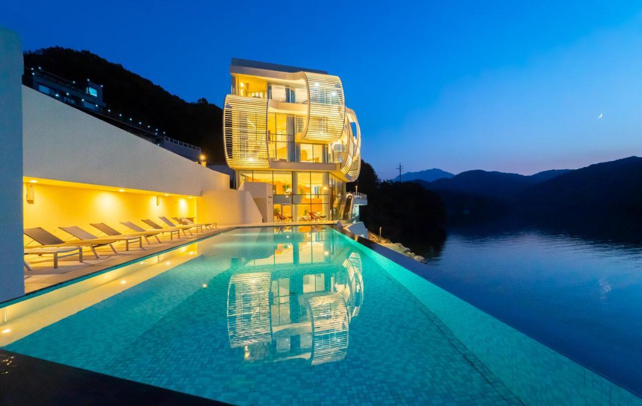 Gapyeong Suiteian Hotel&Resort Exteriör bild