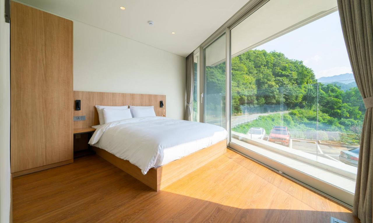 Gapyeong Suiteian Hotel&Resort Exteriör bild