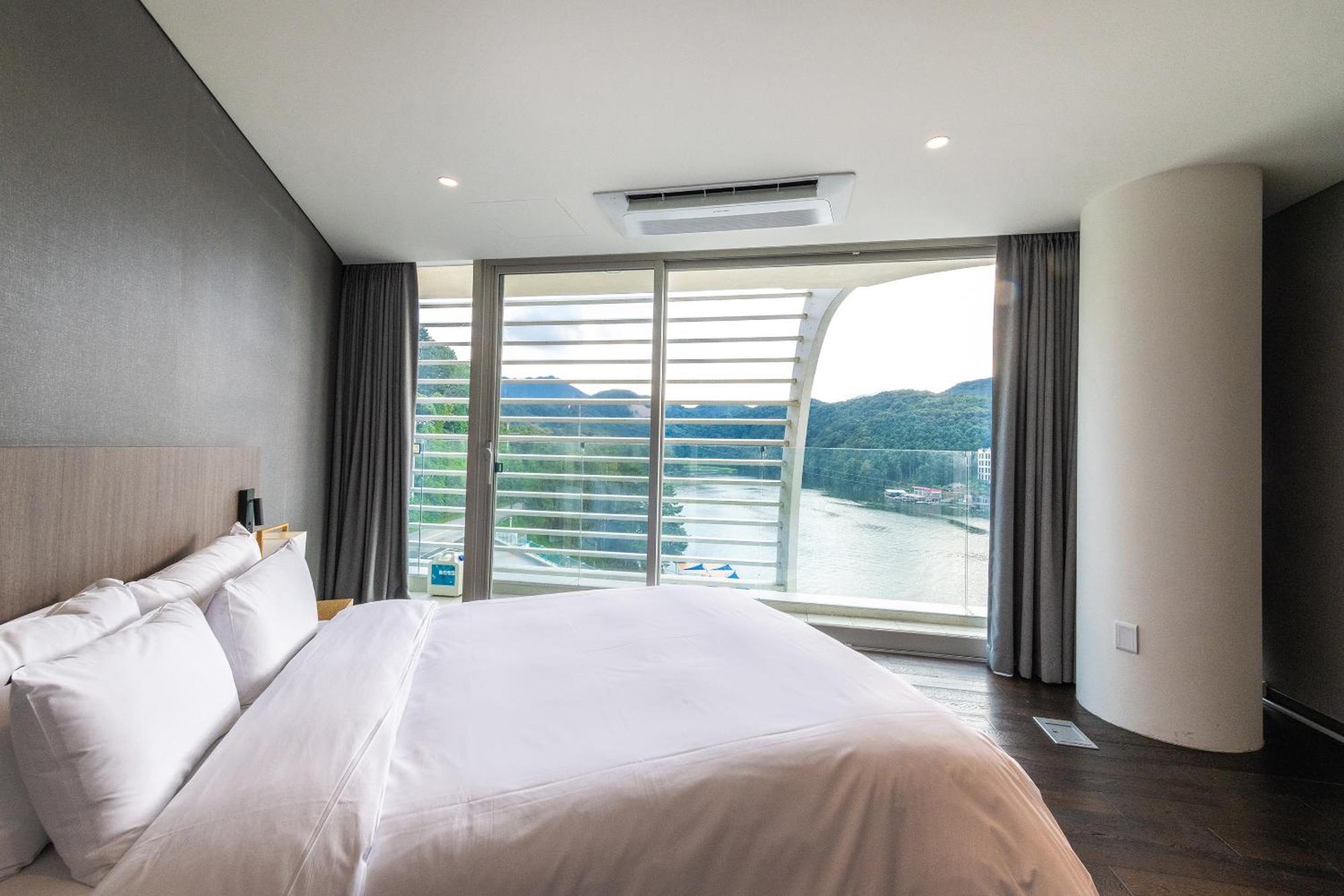 Gapyeong Suiteian Hotel&Resort Exteriör bild